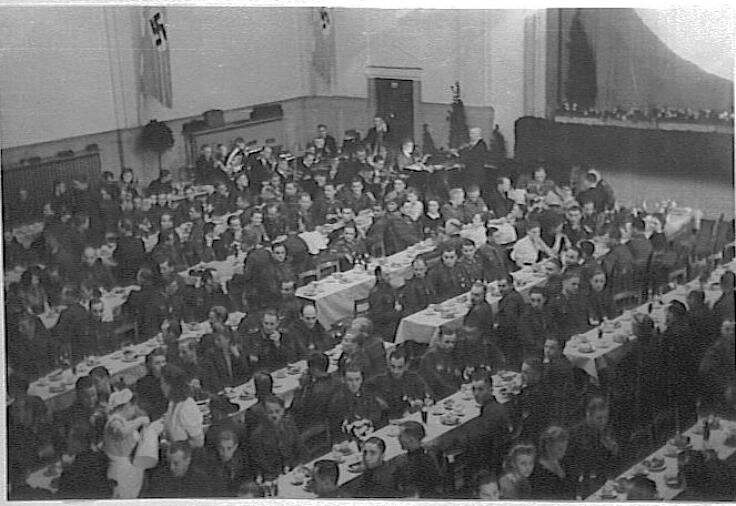 Essen in der Aula